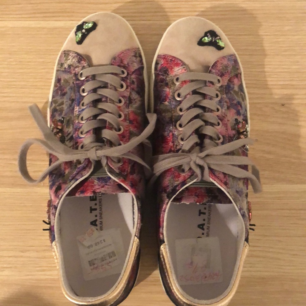 NWT! Love them, but sadly Reposhing because they’re too big on me!! Size 40 EU